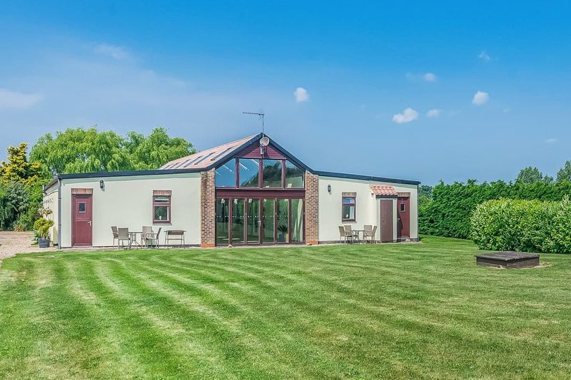 Snowdrop Cottage - Clapham Holme Farm, Great Hatfield