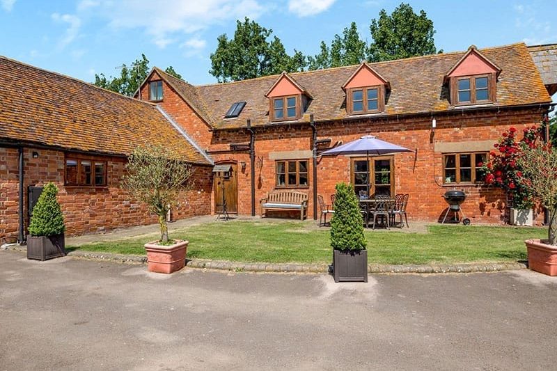 Spacious Barn Conversion, Tirley
