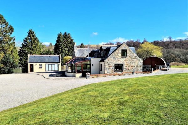 Spacious Farmhouse, Sauchen