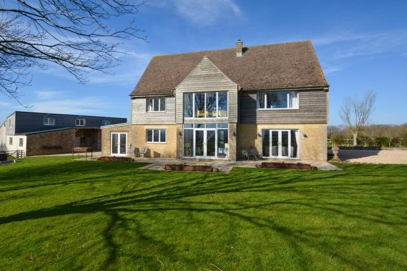 Spacious Farmhouse, North Tawton
