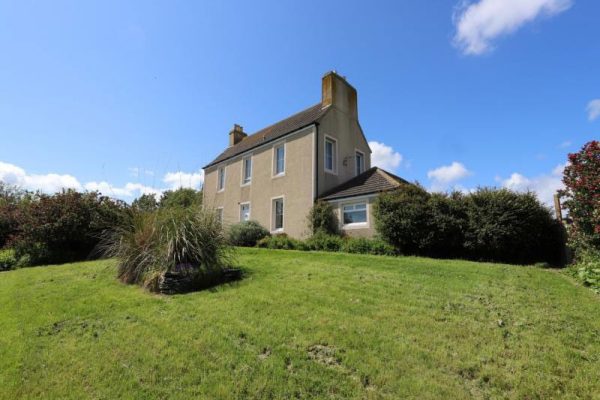 Spacious Farmhouse, Castletown