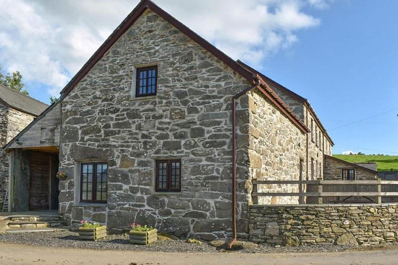 Stabal Rhoswen, Cwm Cyfnal