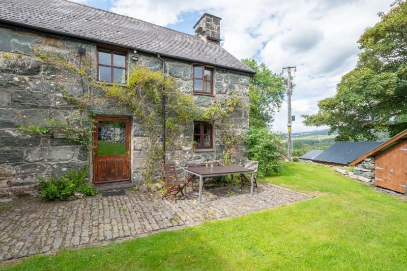 Stone Farmhouse, Coed-Y-Brenin