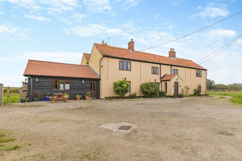 Stylish Farmhouse, Hainford
