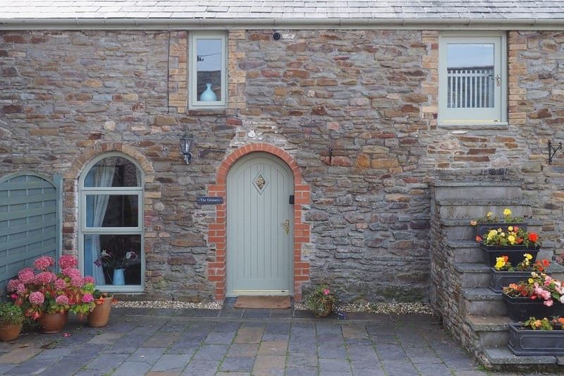 The Granary - Crwys Farm, Three Crosses