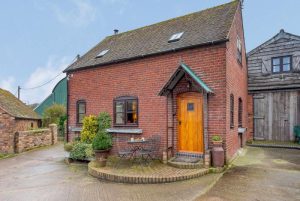 Twite Barn, Leighton