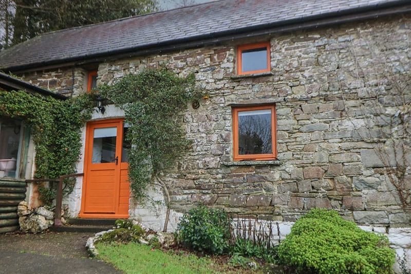 Ty Ceffylau, Llanllwni