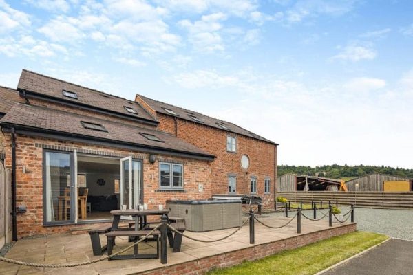 Ty Felin - Vale of Llangollen Farm, Trevor