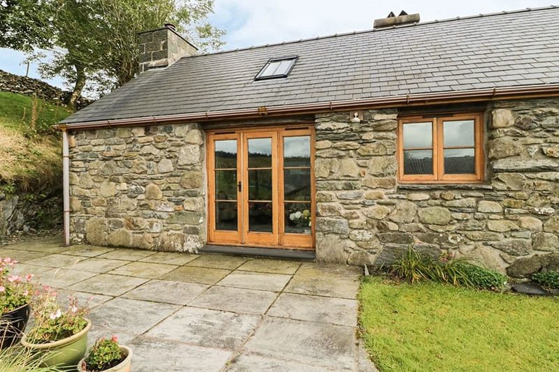 Ty Hir, Penrhyndeudraeth