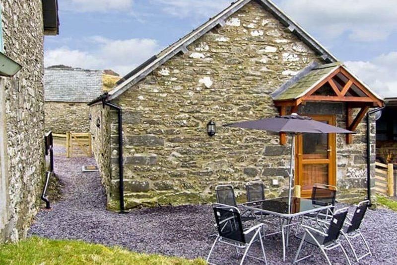 Ty Isaf Penrhyddion, Capel Garmon