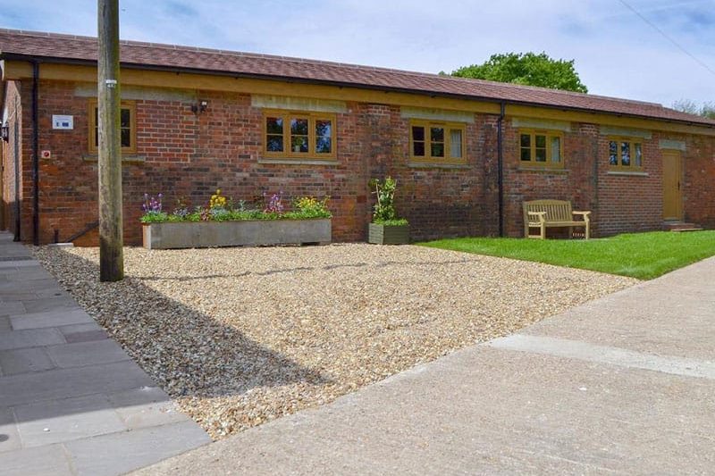 Woodlands Dairy Cottage, Adversane