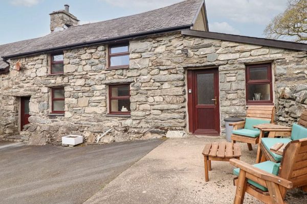 Y Bwthyn, Llanbedr