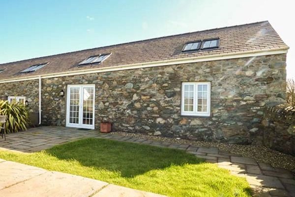 Y Wennol, Holyhead