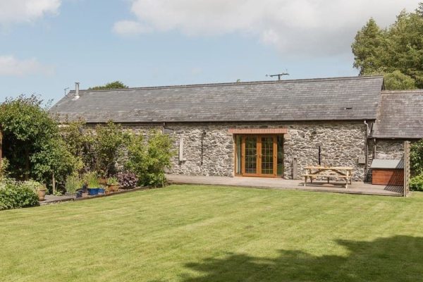 Yr Hen Stabl, Tregaron